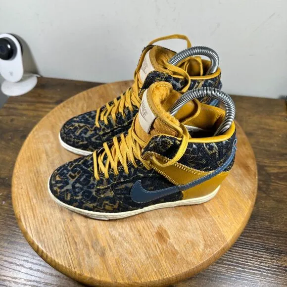 Nike Dunk Sky Hi Premium Gold Suede Women's Size 6 Shoes Sneakers 585560-700