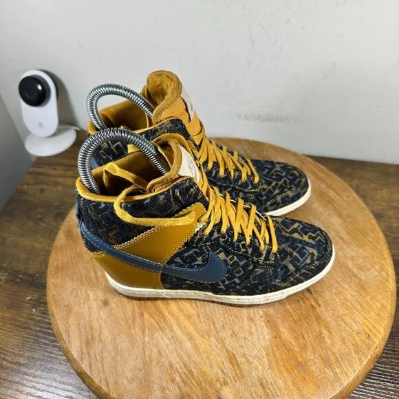 Nike Dunk Sky Hi Premium Gold Suede Women's Size 6 Shoes Sneakers 585560-700
