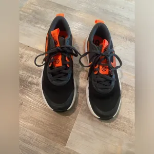 Nike Explor Sneakers-5.5Y