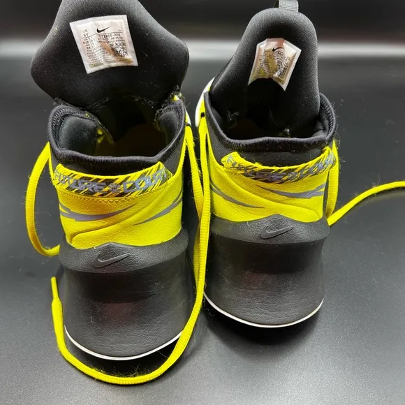 Nike Future Court Youth Size 6 Black And Green /Yellow  Excellent Condition