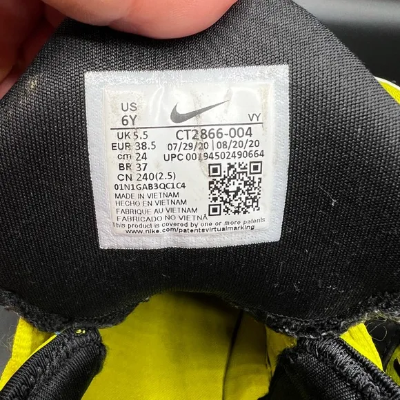 Nike Future Court Youth Size 6 Black And Green /Yellow  Excellent Condition
