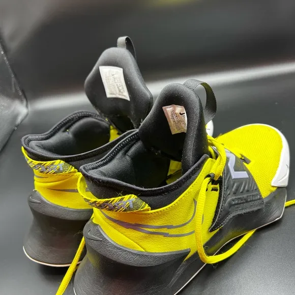 Nike Future Court Youth Size 6 Black And Green /Yellow  Excellent Condition