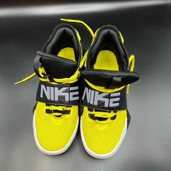 Nike Future Court Youth Size 6 Black And Green /Yellow  Excellent Condition