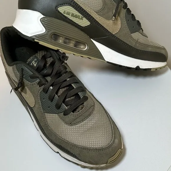 Nike Green and Black Sneakers with Air Max Sole
