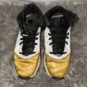 Nike Kid’s Air Jordan B'Loyal White/Black/Metallic Gold CU4923-100 Size 3Y