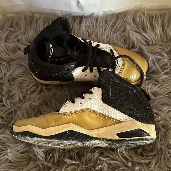 Nike Kid’s Air Jordan B'Loyal White/Black/Metallic Gold CU4923-100 Size 3Y