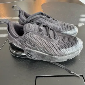 Nike Kids Black Air Max 270’s