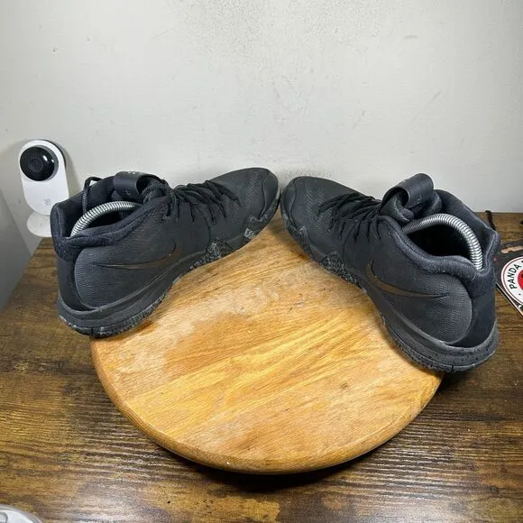 Nike Kyrie 4 Blackout Basketball Men's Size 8 Shoe Sneakers 943806-008