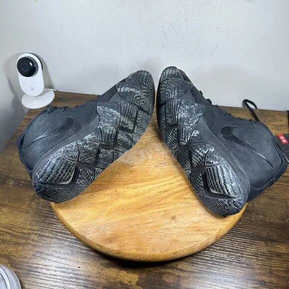Nike Kyrie 4 Blackout Basketball Men's Size 8 Shoe Sneakers 943806-008