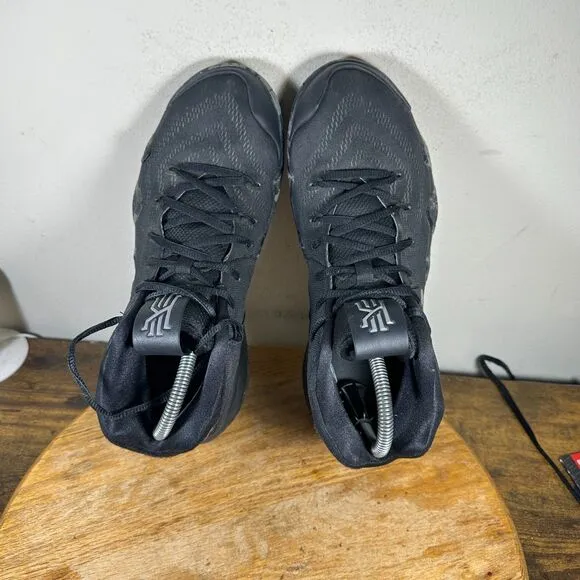 Nike Kyrie 4 Blackout Basketball Men's Size 8 Shoe Sneakers 943806-008