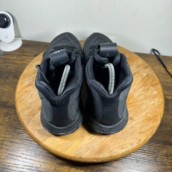 Nike Kyrie 4 Blackout Basketball Men's Size 8 Shoe Sneakers 943806-008