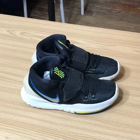 Nike Kyrie Basketball Sneakers Men Size 6.5Y