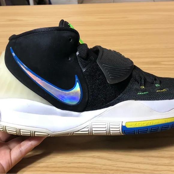 Nike Kyrie Basketball Sneakers Men Size 6.5Y