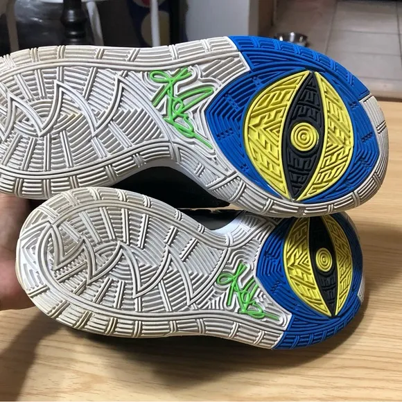 Nike Kyrie Basketball Sneakers Men Size 6.5Y