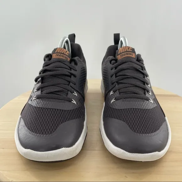 Nike Legend Trainer Sneakers Men’s 7.5 or woman’s 9 “924206 008”