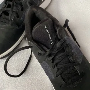 Nike Precision 2 black and white high top tennis shoe like new size 5