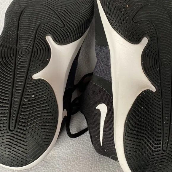 Nike Precision 2 black and white high top tennis shoe like new size 5