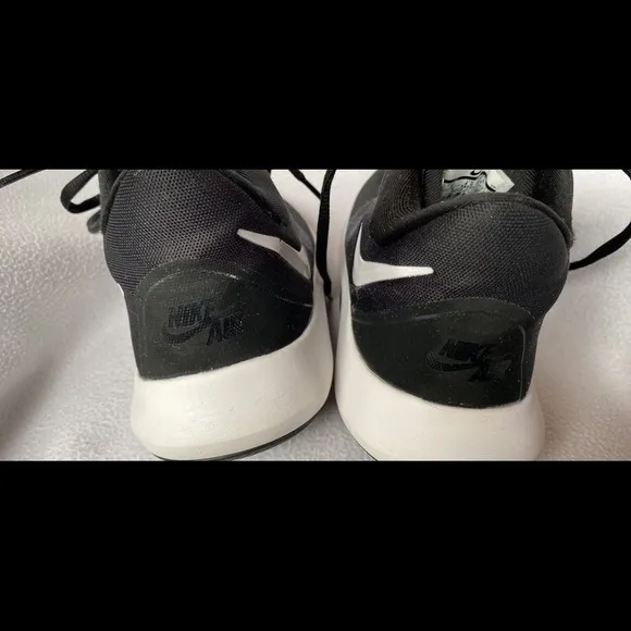 Nike Precision 2 black and white high top tennis shoe like new size 5