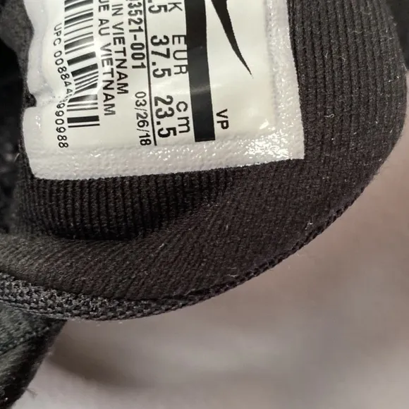 Nike Precision 2 black and white high top tennis shoe like new size 5