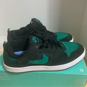 NIKE SB ALLEYOOP BLACK-MYSTIC GREEN-BLACK-WHITE SZ‎ 8.5 [CJ0882-007]