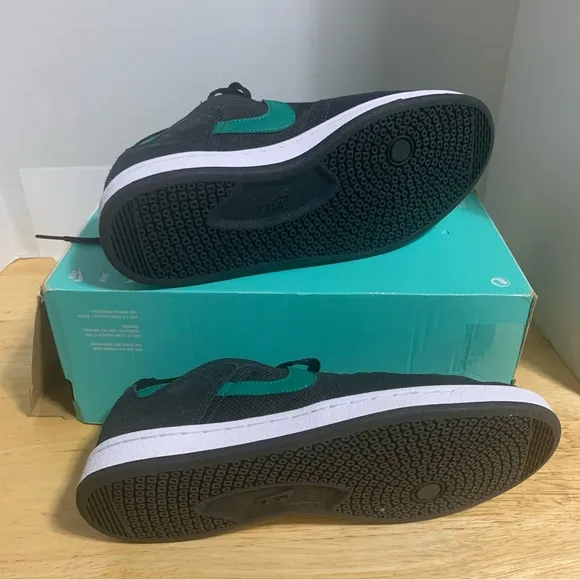 NIKE SB ALLEYOOP BLACK-MYSTIC GREEN-BLACK-WHITE SZ‎ 8.5 [CJ0882-007]