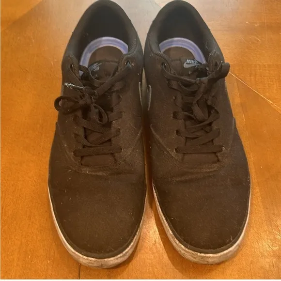 Nike SB Black Low-Top Sneakers