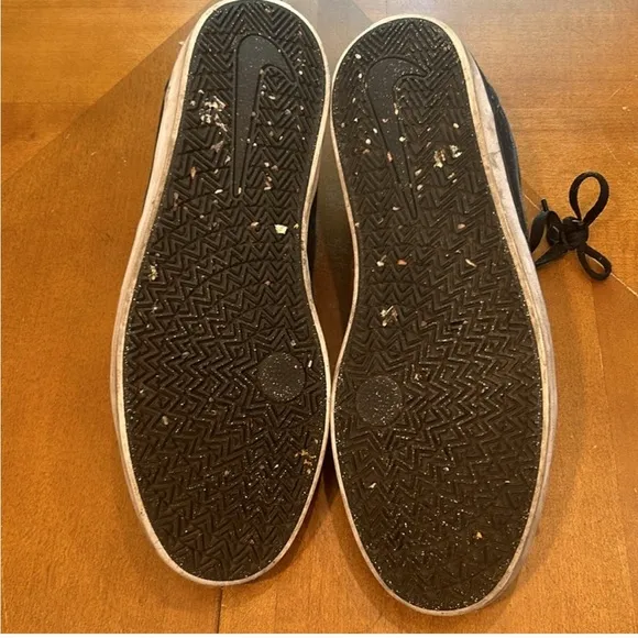 Nike SB Black Low-Top Sneakers