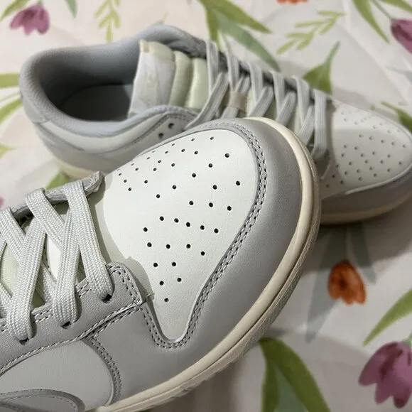 Nike Sneakers In White And Grey