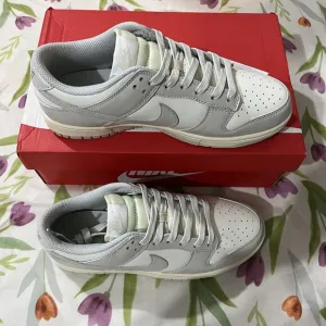 Nike Sneakers In White And Grey