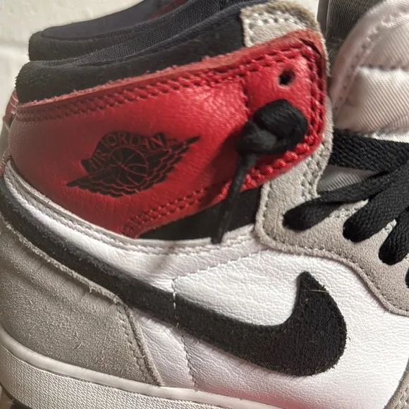 Nike White and Black Sneakers with Padded Collar