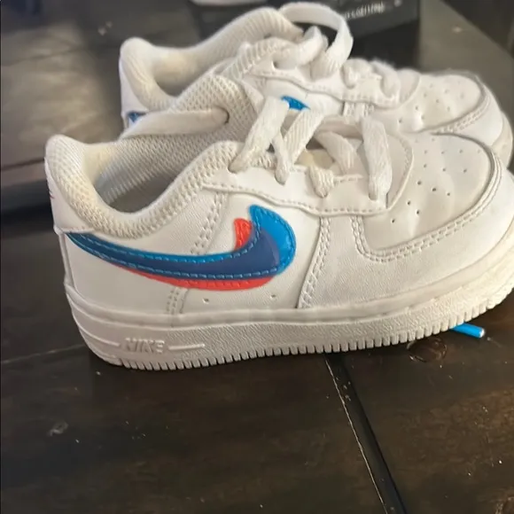 Nike White and Blue Sneakers Classic Style