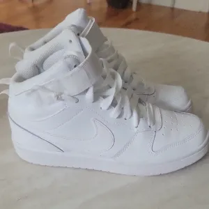 Nike White High-Top Sneakers Classic Design