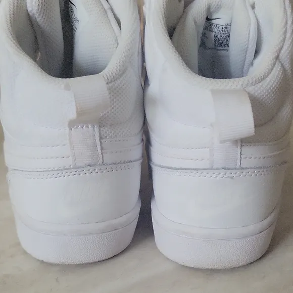 Nike White High-Top Sneakers Classic Design