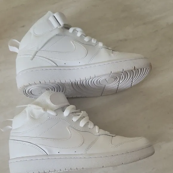 Nike White High-Top Sneakers Classic Design