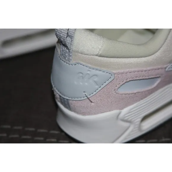 Nike Womens Air Max 90 Futura Sneakers Pale Ivory Size 8.5 DM9922-106 $150