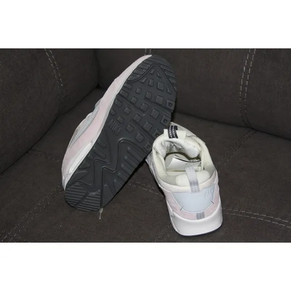 Nike Womens Air Max 90 Futura Sneakers Pale Ivory Size 8.5 DM9922-106 $150