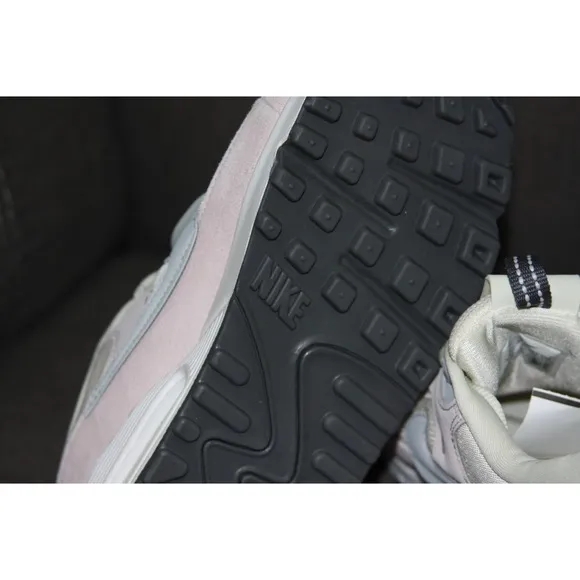 Nike Womens Air Max 90 Futura Sneakers Pale Ivory Size 8.5 DM9922-106 $150