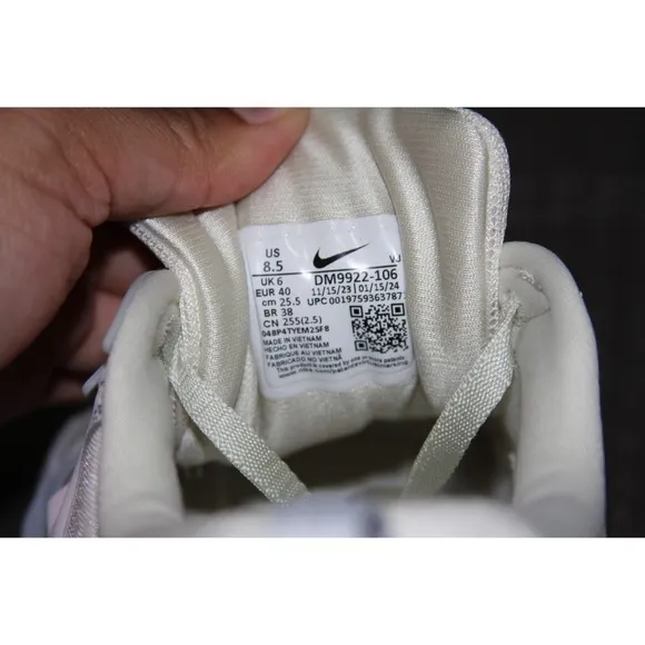 Nike Womens Air Max 90 Futura Sneakers Pale Ivory Size 8.5 DM9922-106 $150