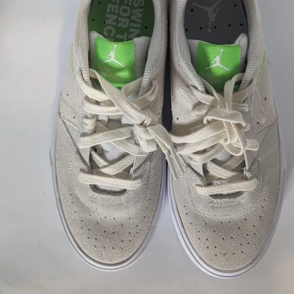 Nike Women's Jordan Series .05 White/Green Strike-Iris Whisper DM3383 Size 10.5