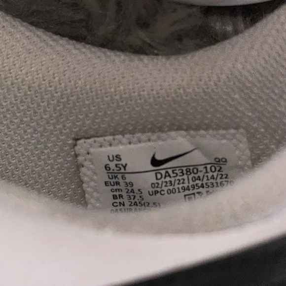 Nike Youth Court Legacy White,Black,Gold Size 6.5Y