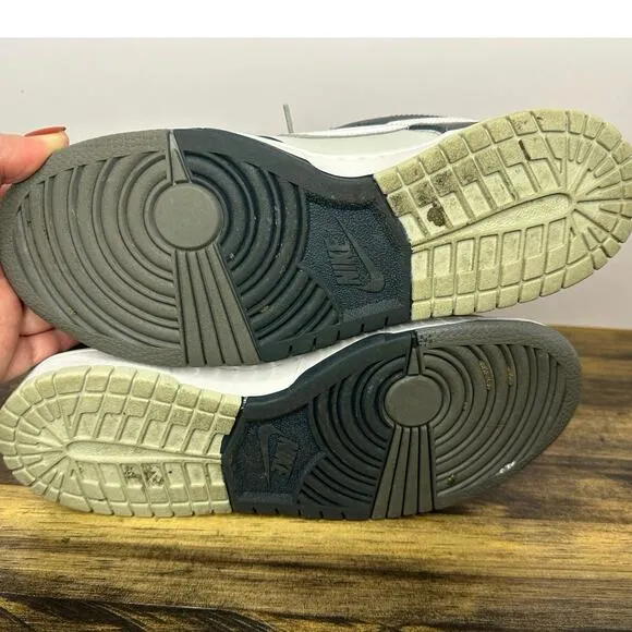 Nike Youth Size 7 Low Dunks – Deep Jungle Green Sneakers Iconic Stylish Sneaker