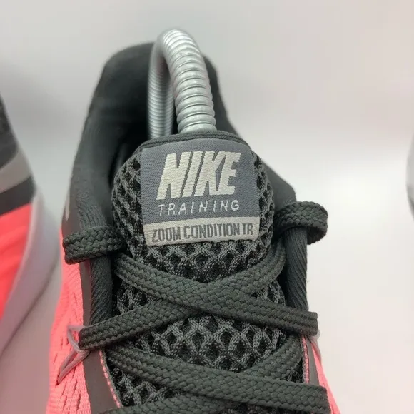 Nike Zoom Condition TR womens pink sneakers size 9
