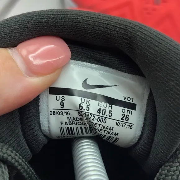 Nike Zoom Condition TR womens pink sneakers size 9
