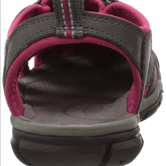 NWB Keen Clearwater CNX Leather Sandals Wmns Sz 5