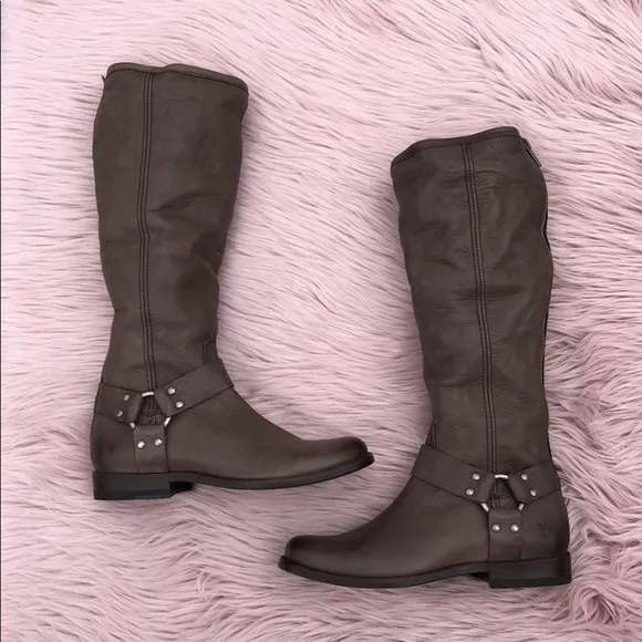 NWOB Frye Phillip Harness Boots Leather size 6