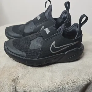 NWOB Little Boy  Nike Flex Runner  Black Slip-On Sneakers with Cushioned Mid…
