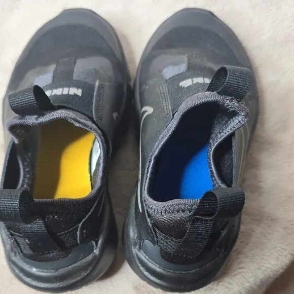 NWOB Little Boy  Nike Flex Runner  Black Slip-On Sneakers with Cushioned Mid…
