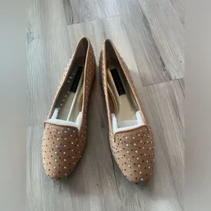 NWOB Steven by Steve Madden 10 Karry Leather Bedazzled Nude Loafers
