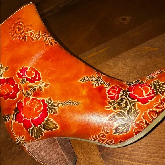 NWOB Women's Spring Step L'Artiste Folka Booties Size 40