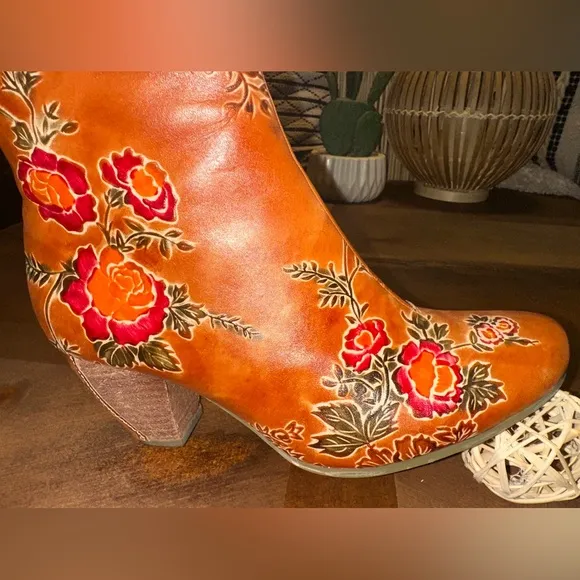 NWOB Women's Spring Step L'Artiste Folka Booties Size 40